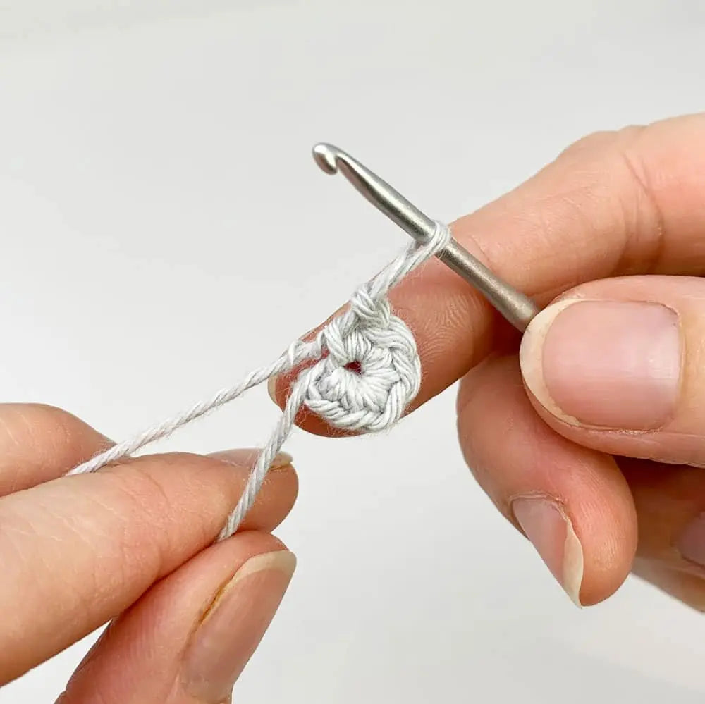 Amigurumi Crochet Tips -  How to Make a Magic Ring