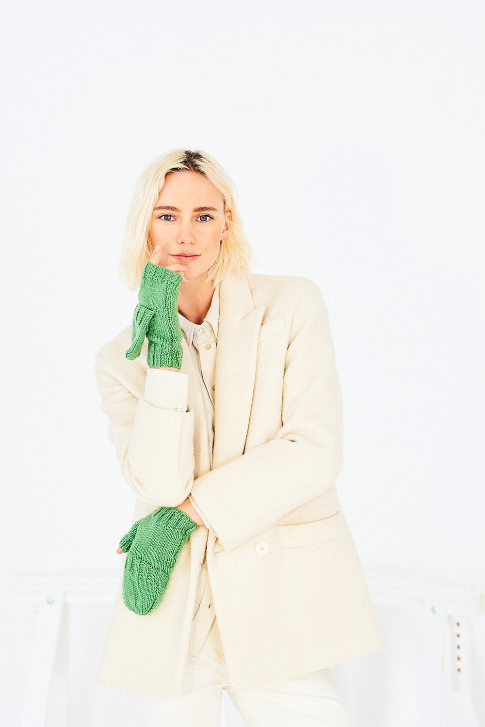 Stylecraft gloves and mittens knit pattern 10144