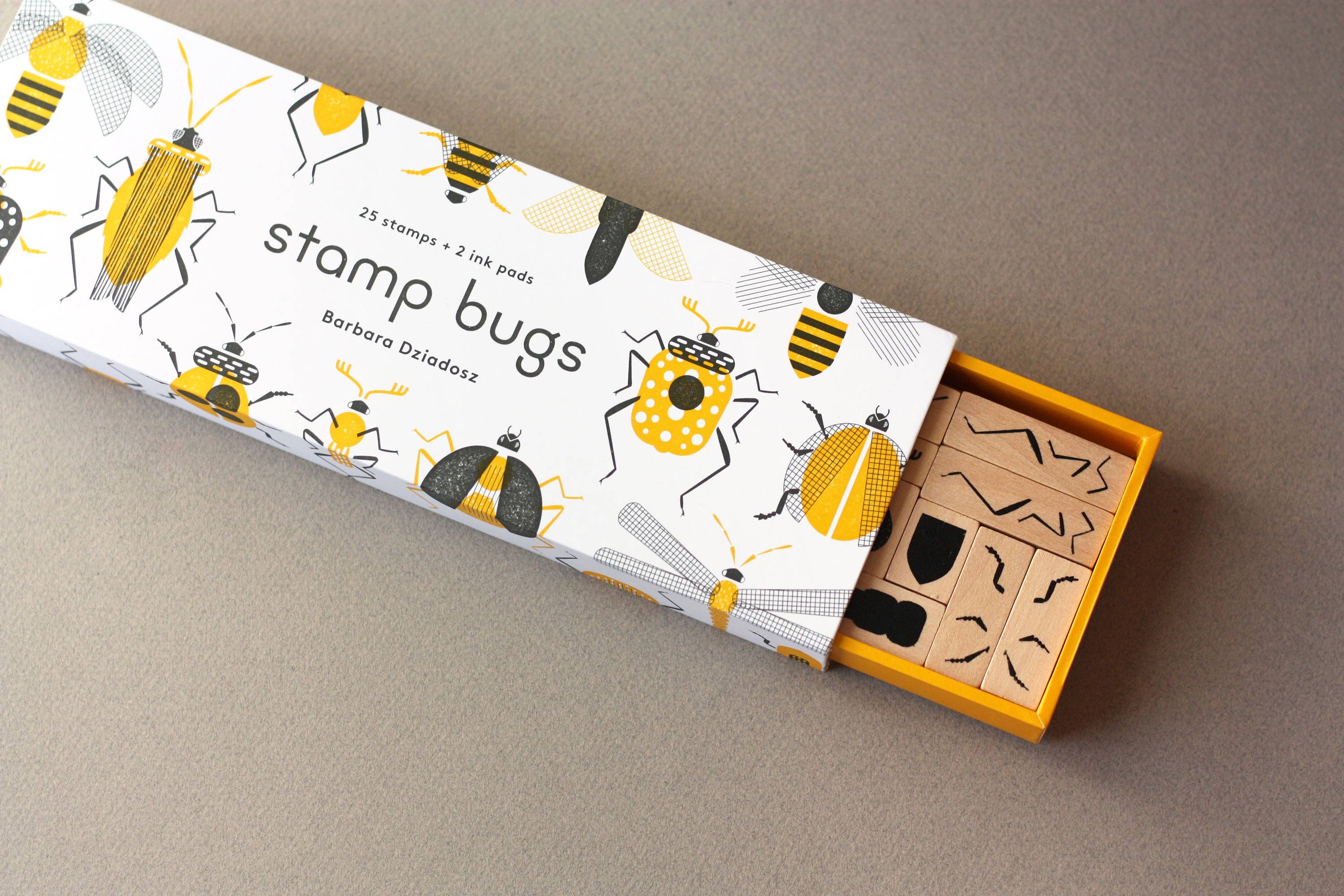 Abrams & Chronicle Books - Stamp Bugs - 25 Stamps and 2 Ink Pads (Craft Kit)