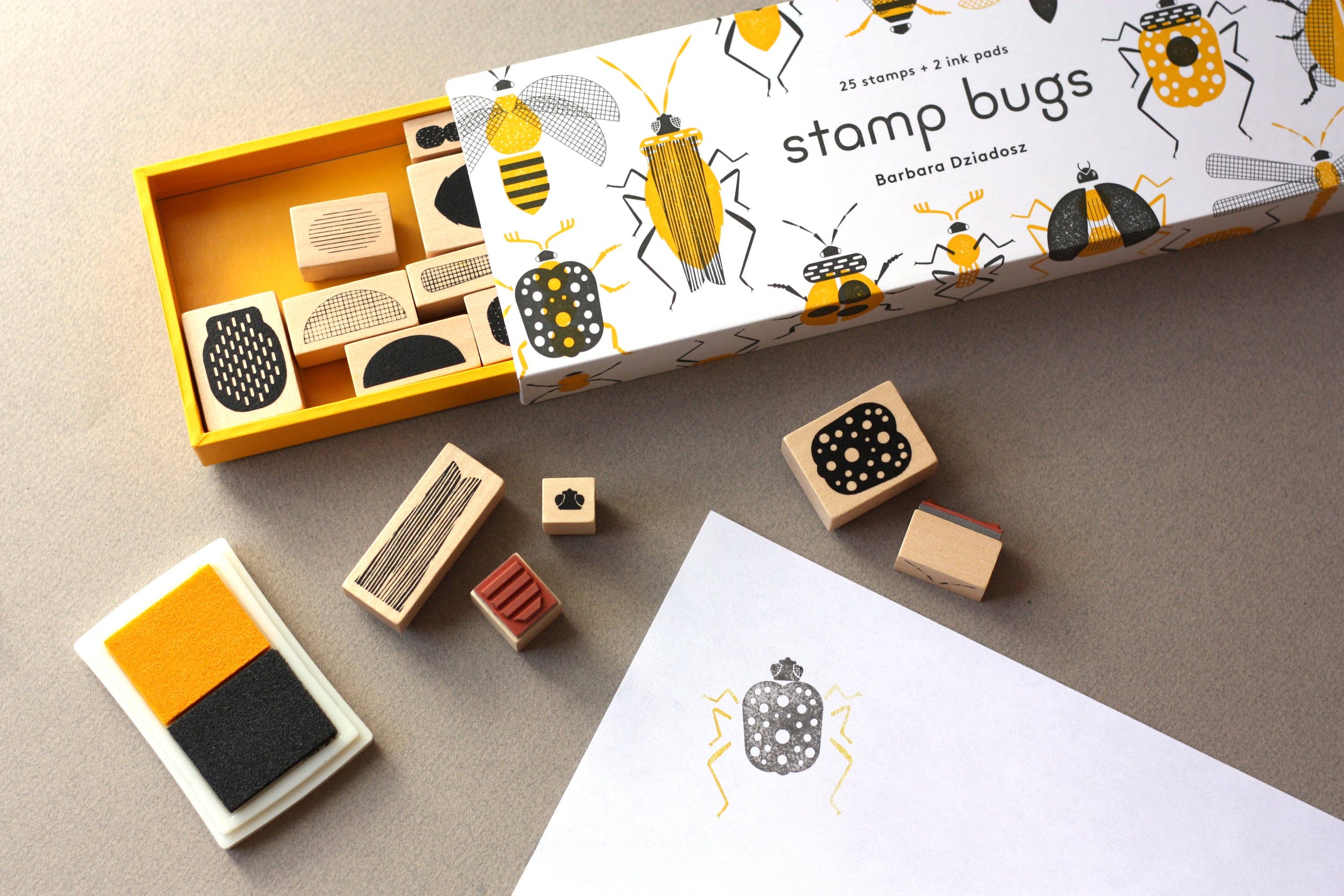 Abrams & Chronicle Books - Stamp Bugs - 25 Stamps and 2 Ink Pads (Craft Kit)