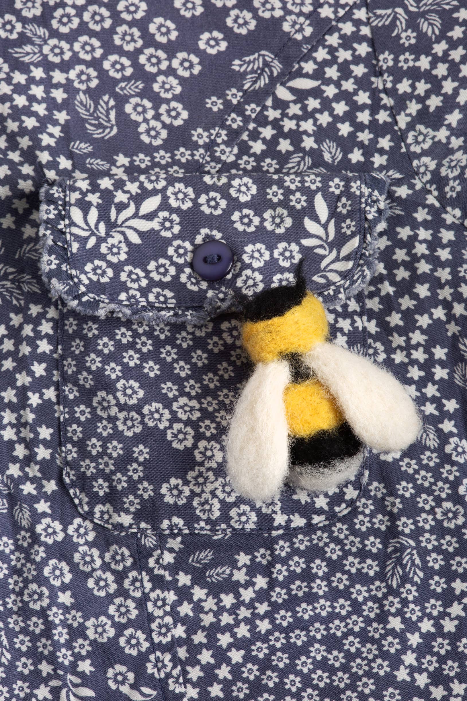 Hawthorn Handmade - Bee Brooch Needle Felting Kit | Complete Craft Kit