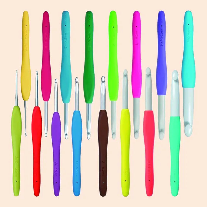 Clover Amour crochet hooks
